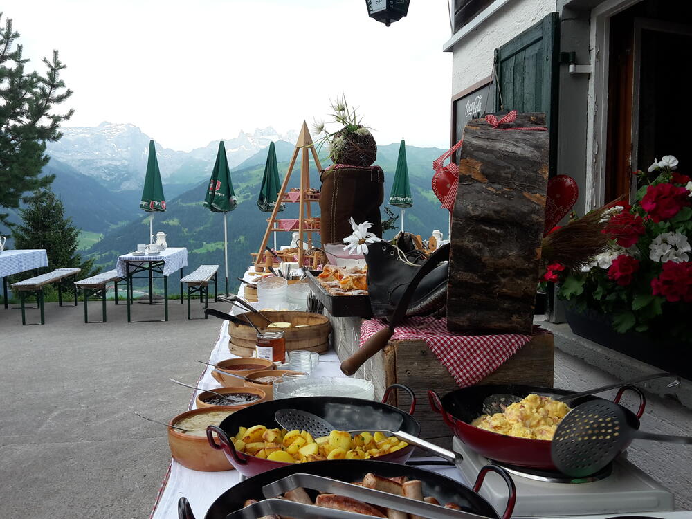 Bergfrühstück am Alpengasthaus Rellseck